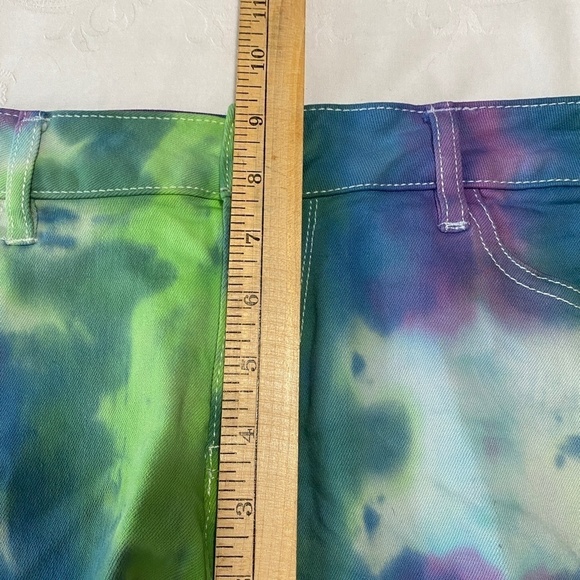 Ardene 82 Denim Women's Tie Dyed Green Jean Shorts Size 11 - Picture 9 of 10